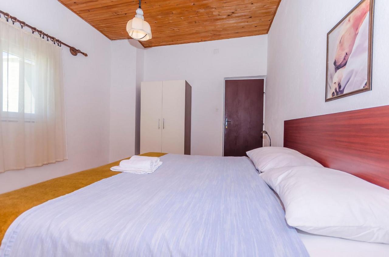 Apartments Zora Starigrad Paklenica Exterior foto